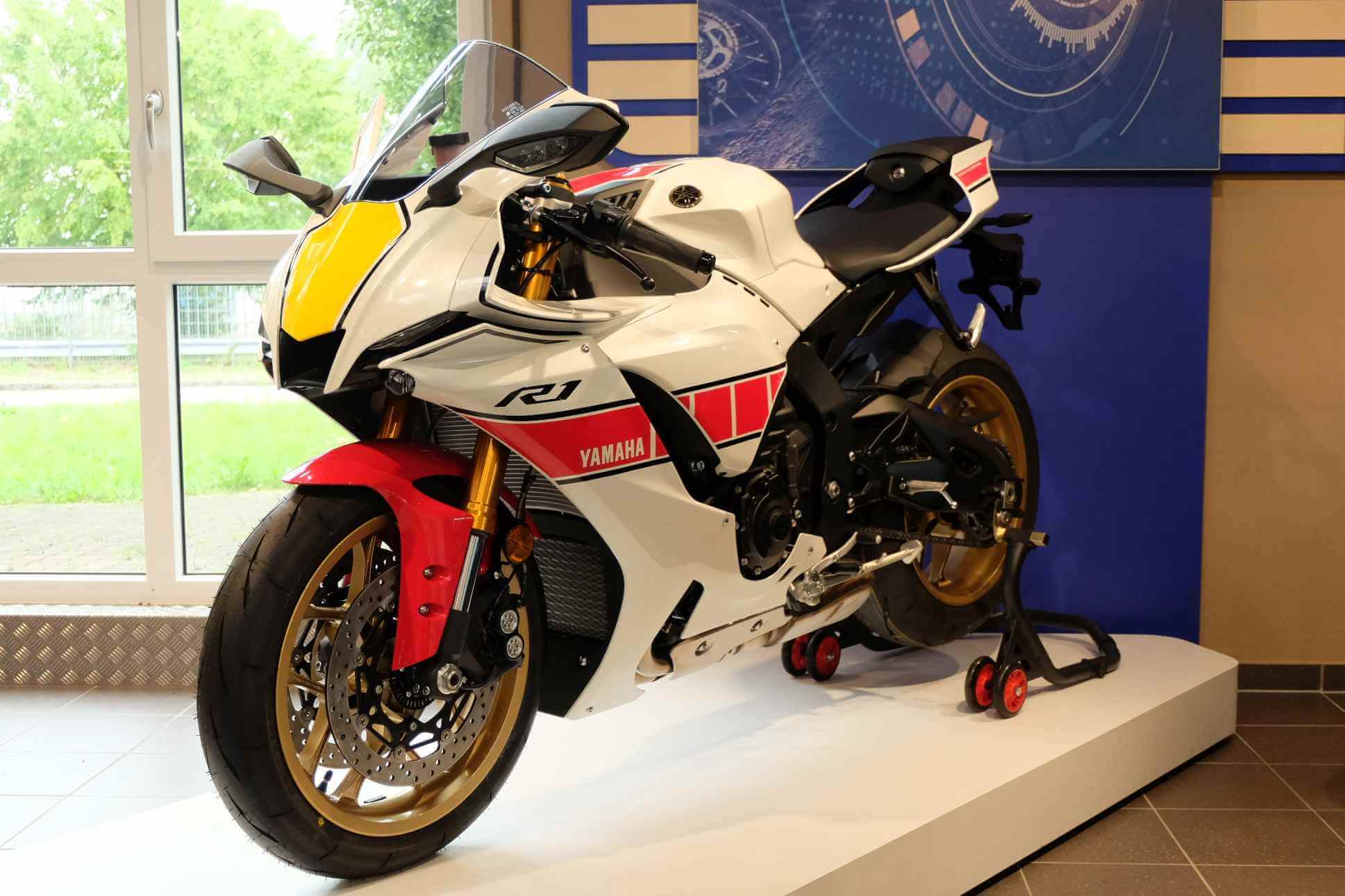 YZF-R1-60th-weiß.jpg