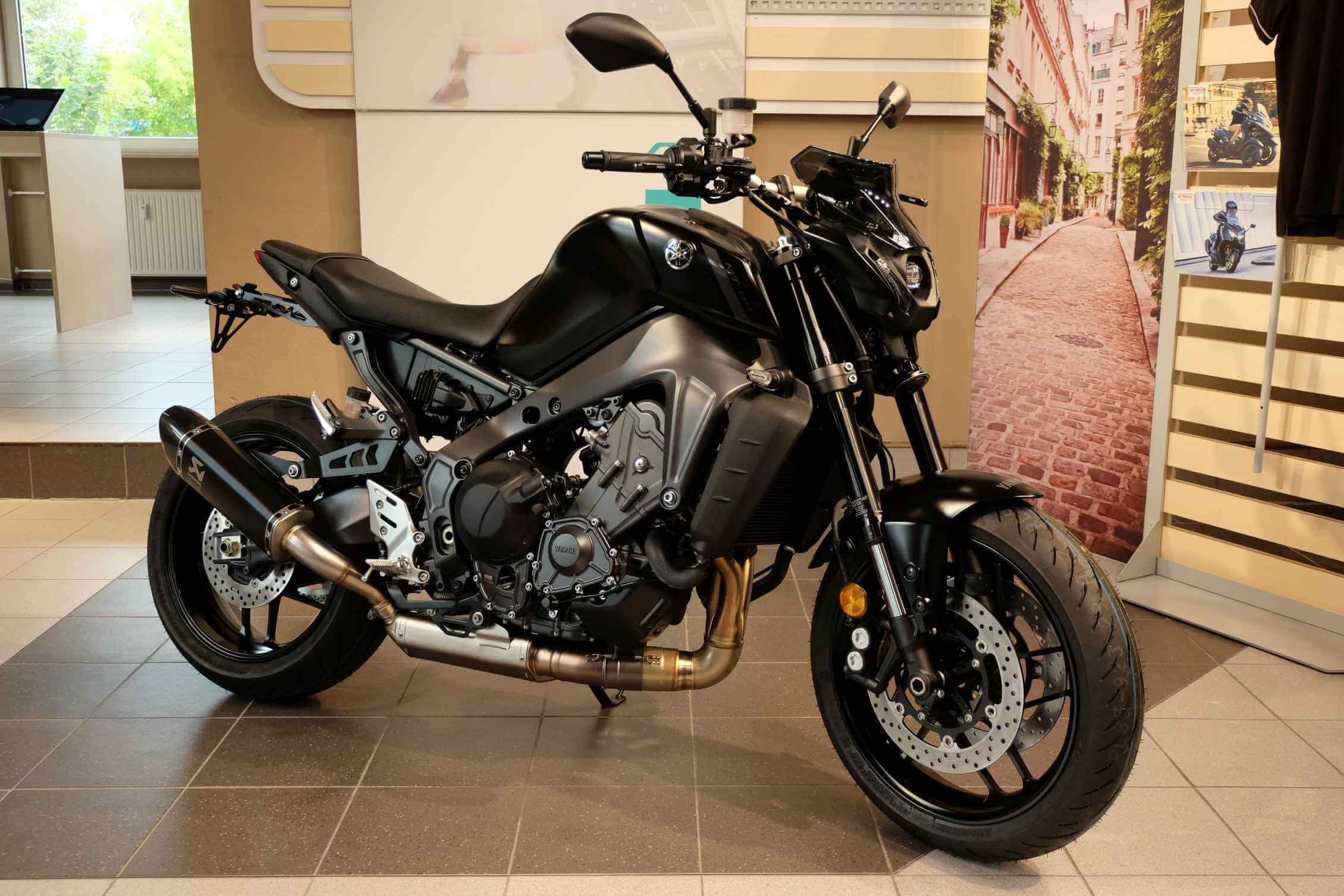 MT09-Akrapovic-schwarz.jpg