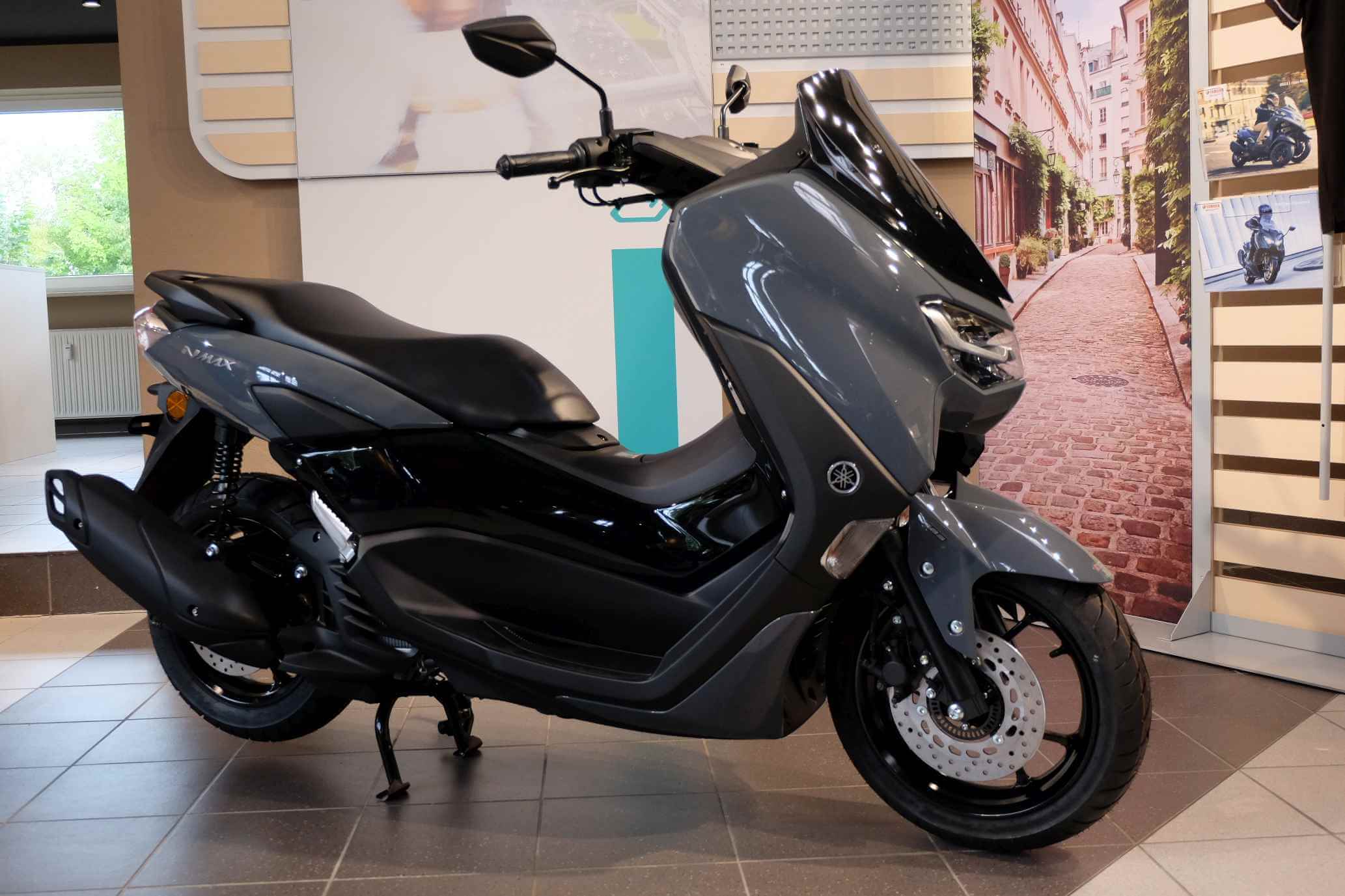 NMAX-125-grau.jpg